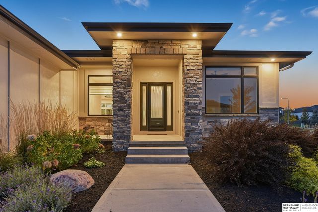 21432 B Street, Elkhorn, NE 68022