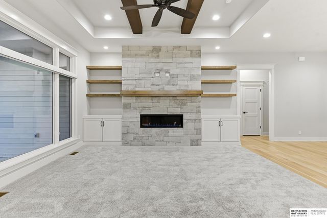 21432 B Street, Elkhorn, NE 68022