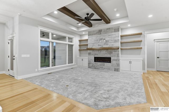 21432 B Street, Elkhorn, NE 68022