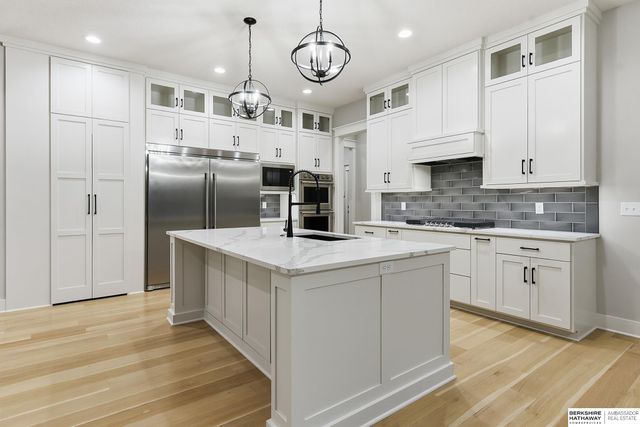 21432 B Street, Elkhorn, NE 68022