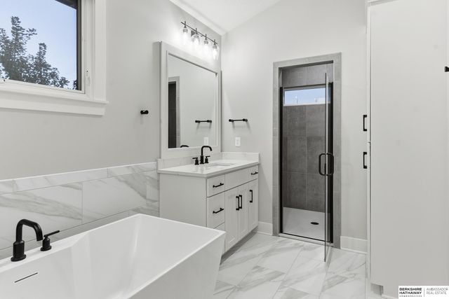 21432 B Street, Elkhorn, NE 68022