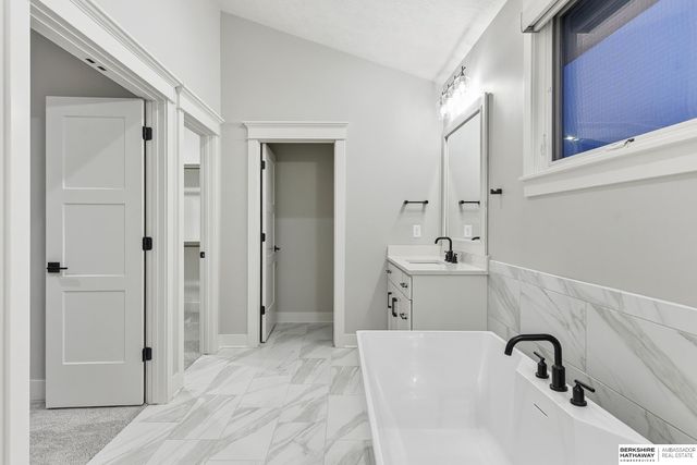 21432 B Street, Elkhorn, NE 68022