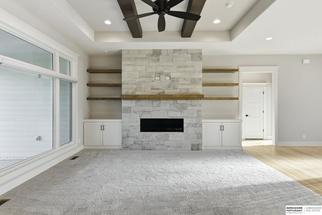 21432 B Street, Elkhorn, NE 68022