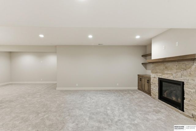 21432 B Street, Elkhorn, NE 68022