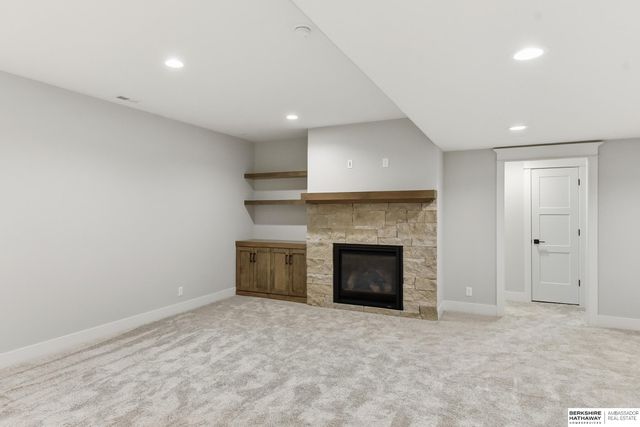 21432 B Street, Elkhorn, NE 68022