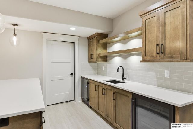 21432 B Street, Elkhorn, NE 68022