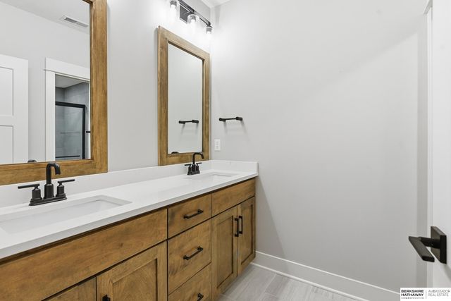 21432 B Street, Elkhorn, NE 68022