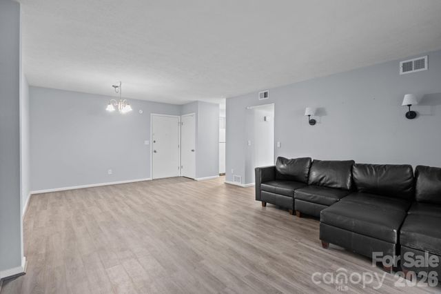 427 6th Avenue W A11, Hendersonville, NC 28739