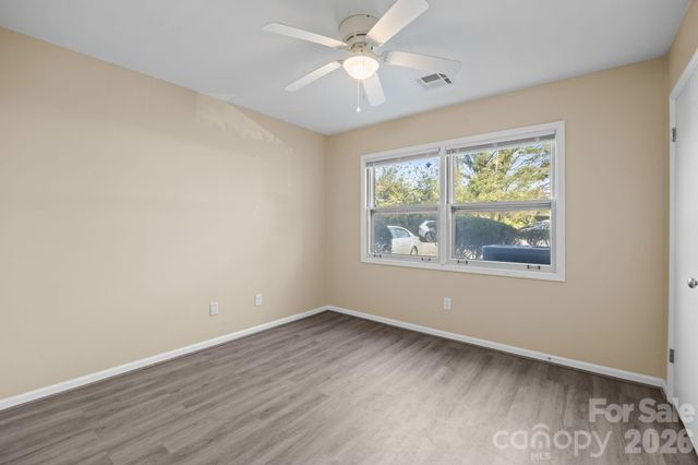 427 6th Avenue W A11, Hendersonville, NC 28739