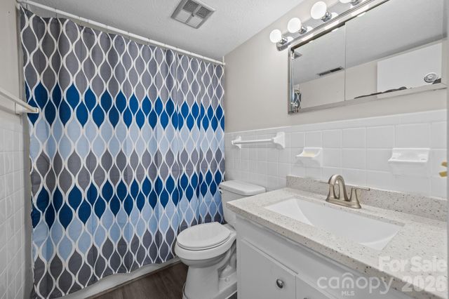 427 6th Avenue W A11, Hendersonville, NC 28739