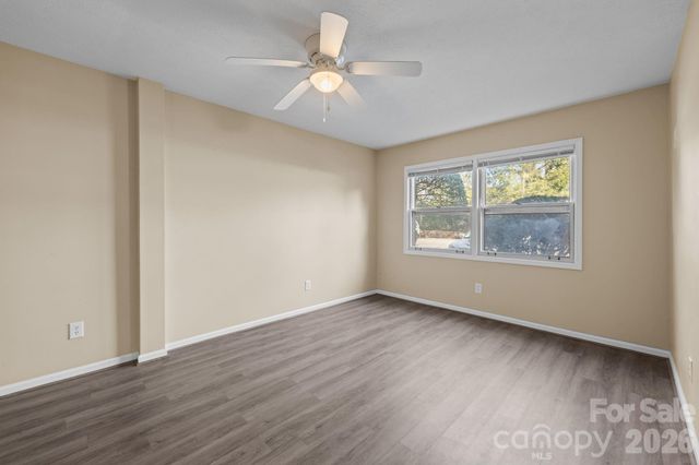 427 6th Avenue W A11, Hendersonville, NC 28739