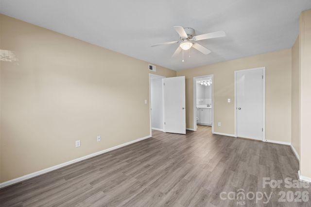 427 6th Avenue W A11, Hendersonville, NC 28739
