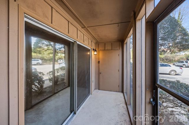 427 6th Avenue W A11, Hendersonville, NC 28739