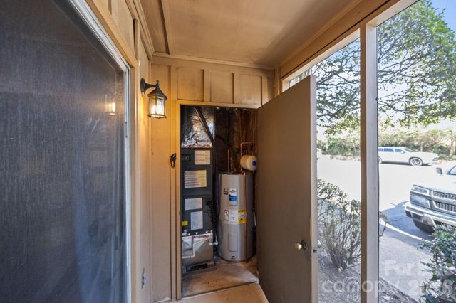 427 6th Avenue W A11, Hendersonville, NC 28739