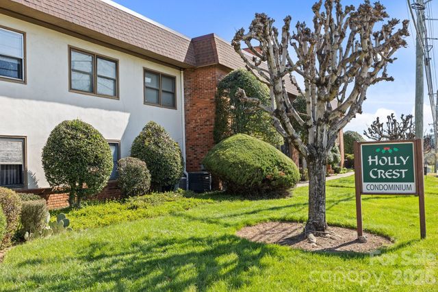 427 6th Avenue W A11, Hendersonville, NC 28739