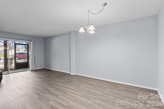 427 6th Avenue W A11, Hendersonville, NC 28739