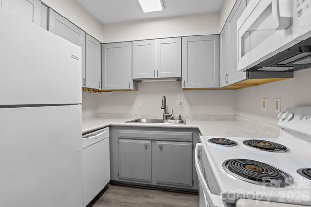 427 6th Avenue W A11, Hendersonville, NC 28739