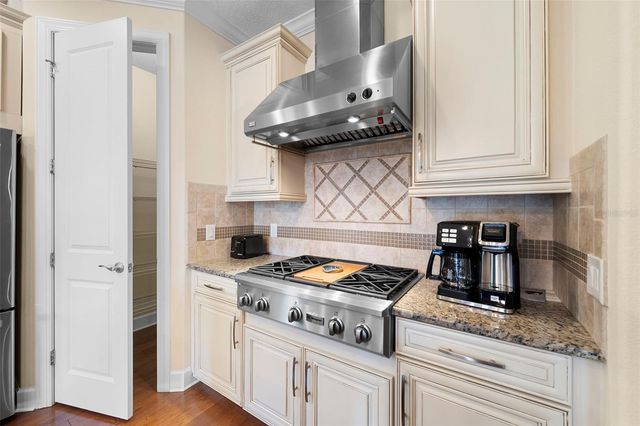 2525 VACCARO DRIVE, Sarasota, FL 34231