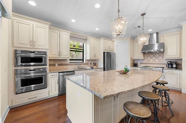 2525 VACCARO DRIVE, Sarasota, FL 34231