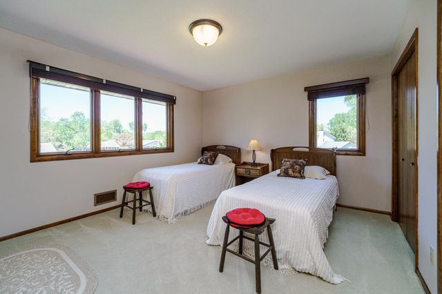 3052 Cherrywood Court, Eagan, MN 55121