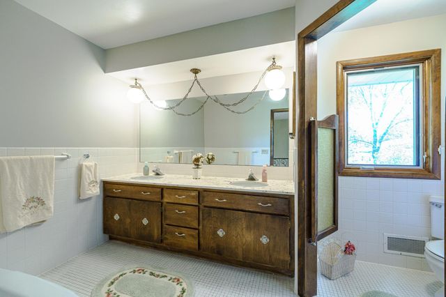 3052 Cherrywood Court, Eagan, MN 55121