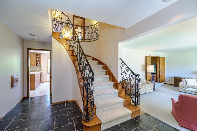 3052 Cherrywood Court, Eagan, MN 55121