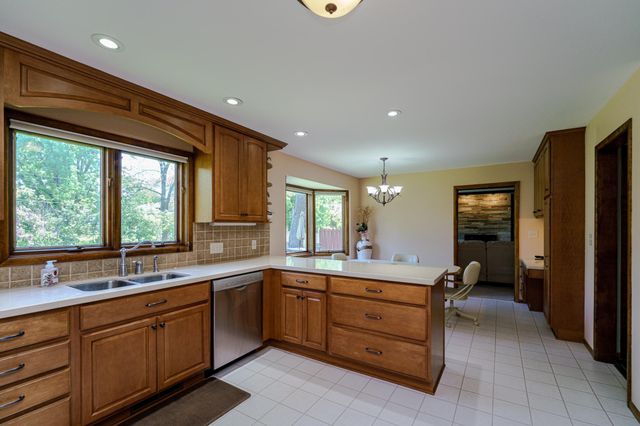 3052 Cherrywood Court, Eagan, MN 55121