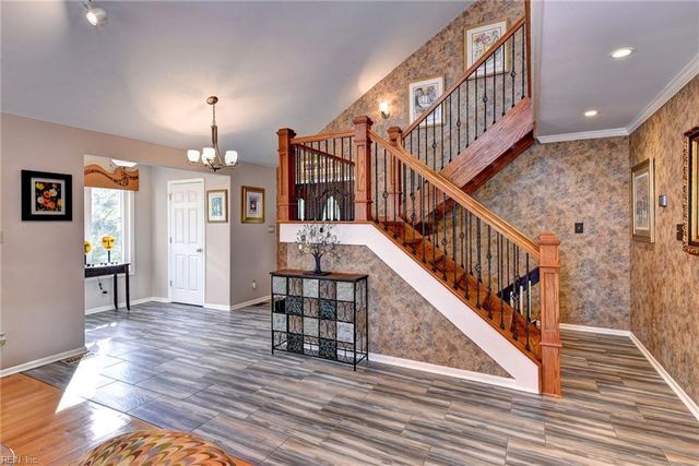 9 Woodlake CIR, Newport News, VA 23606