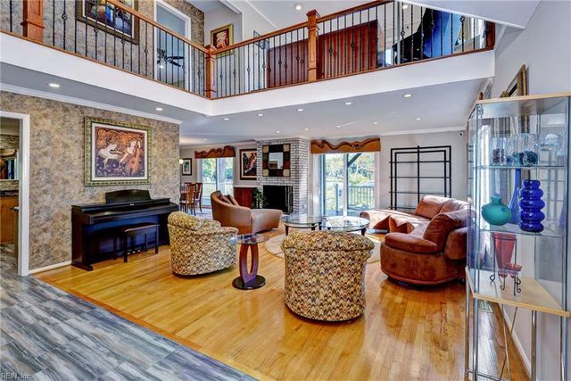 9 Woodlake CIR, Newport News, VA 23606