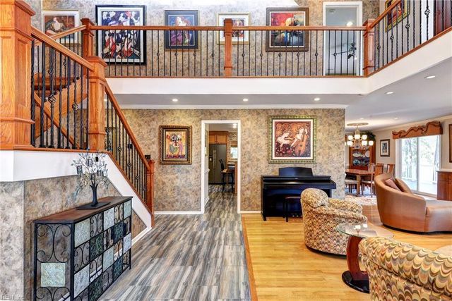 9 Woodlake CIR, Newport News, VA 23606