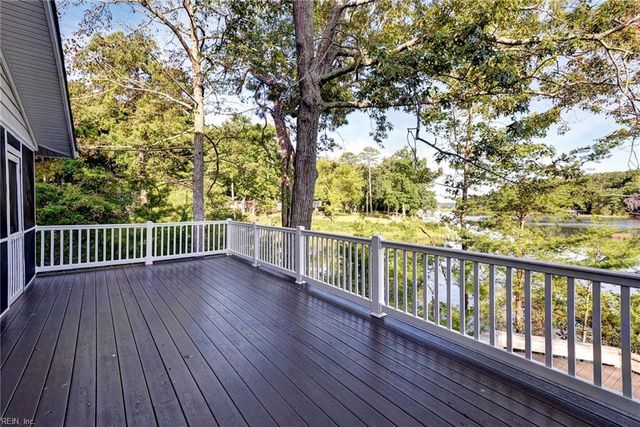 9 Woodlake CIR, Newport News, VA 23606