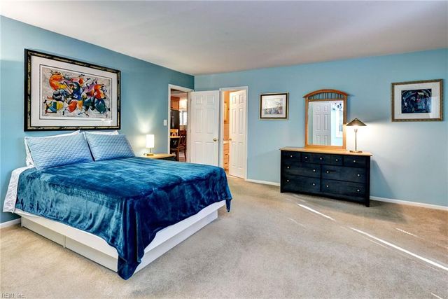 9 Woodlake CIR, Newport News, VA 23606