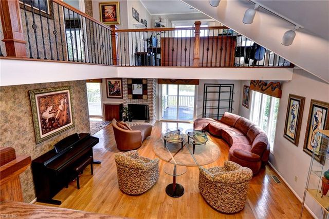 9 Woodlake CIR, Newport News, VA 23606