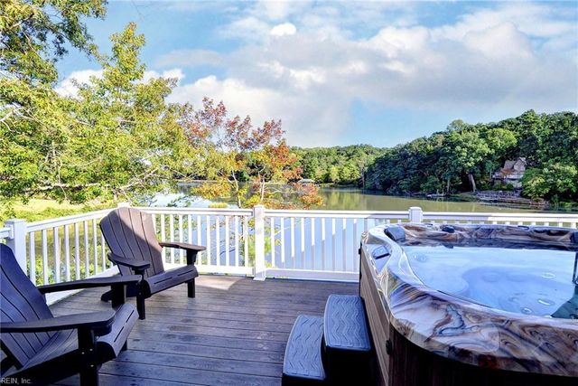 9 Woodlake CIR, Newport News, VA 23606