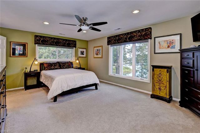 9 Woodlake CIR, Newport News, VA 23606