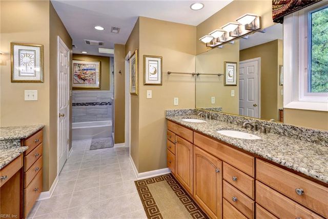 9 Woodlake CIR, Newport News, VA 23606