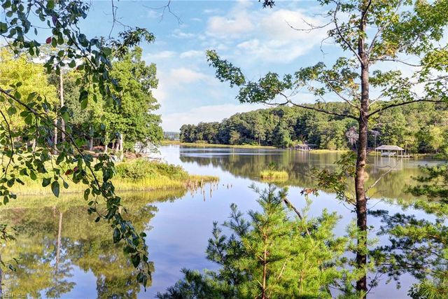 9 Woodlake CIR, Newport News, VA 23606