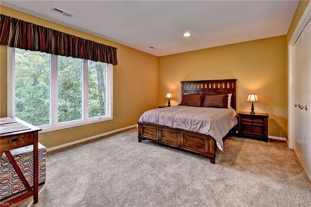 9 Woodlake CIR, Newport News, VA 23606