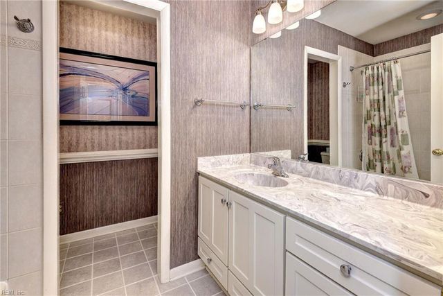 9 Woodlake CIR, Newport News, VA 23606