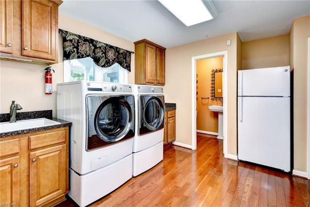 9 Woodlake CIR, Newport News, VA 23606