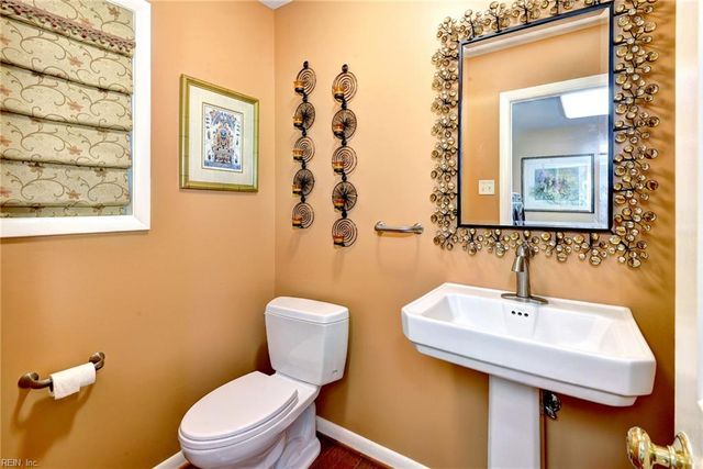 9 Woodlake CIR, Newport News, VA 23606