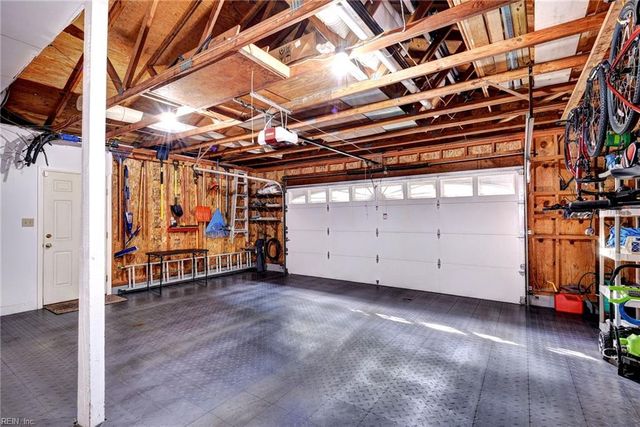 9 Woodlake CIR, Newport News, VA 23606