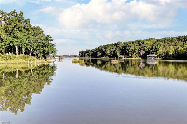 9 Woodlake CIR, Newport News, VA 23606