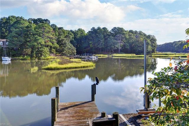 9 Woodlake CIR, Newport News, VA 23606