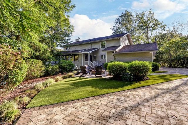 9 Woodlake CIR, Newport News, VA 23606