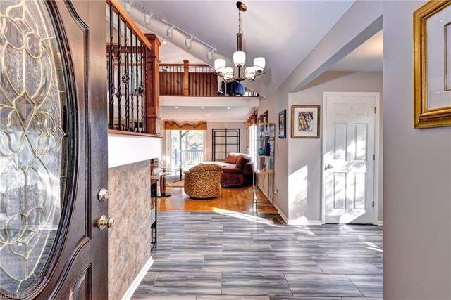 9 Woodlake CIR, Newport News, VA 23606