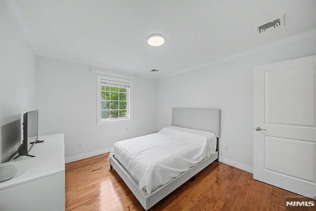 176 5th Street, Cresskill, NJ 07626