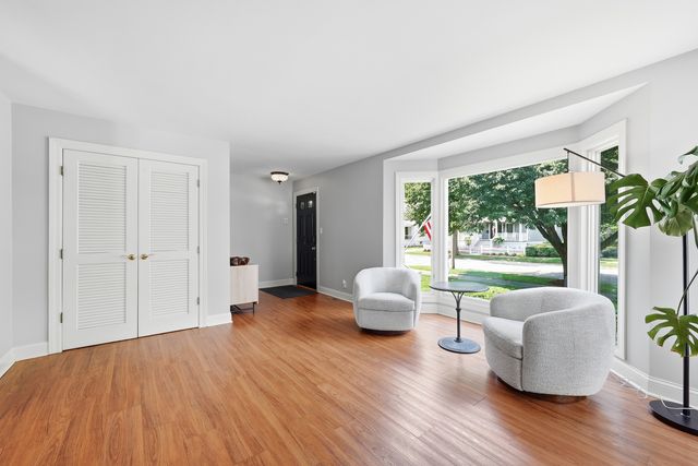 439 North Avenue, Barrington, IL 60010