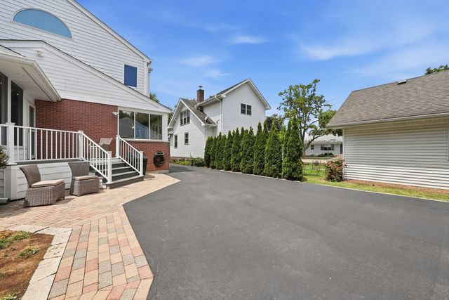 439 North Avenue, Barrington, IL 60010