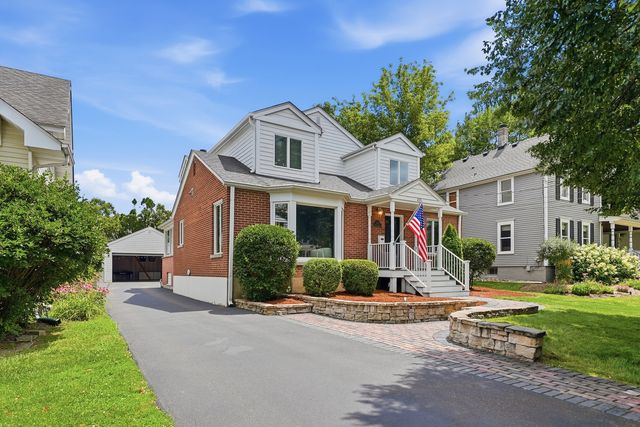 439 North Avenue, Barrington, IL 60010